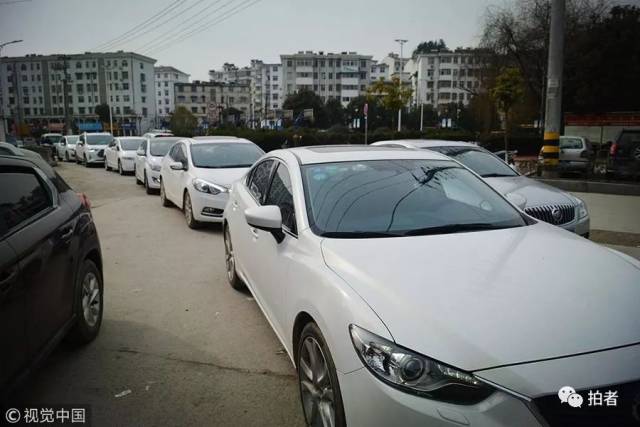 从买菜到领红包,细说排队40余年