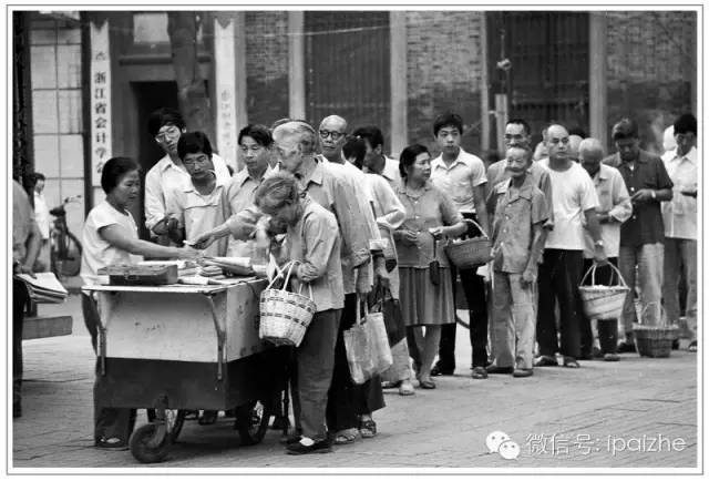 从买菜到领红包,细说排队40余年