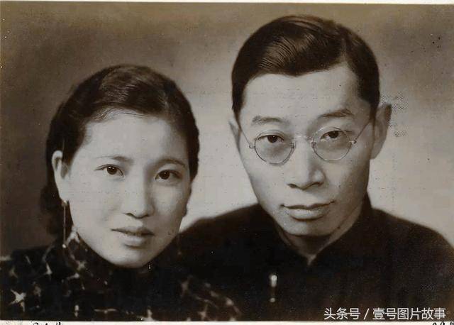 图为傅雷,朱梅馥二人为纪念二儿子傅敏出生而拍摄的合影.