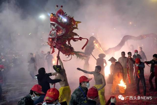 【实拍】广西宾阳千年"炮龙节 震撼上演,数十万人狂欢!