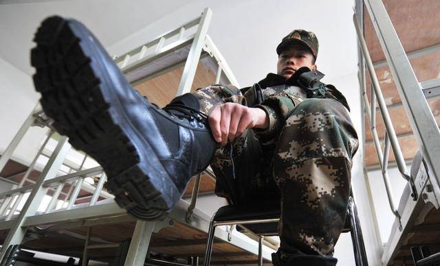 17式作战靴要来了引众人欢呼，07式作战靴到底有多不得人心?