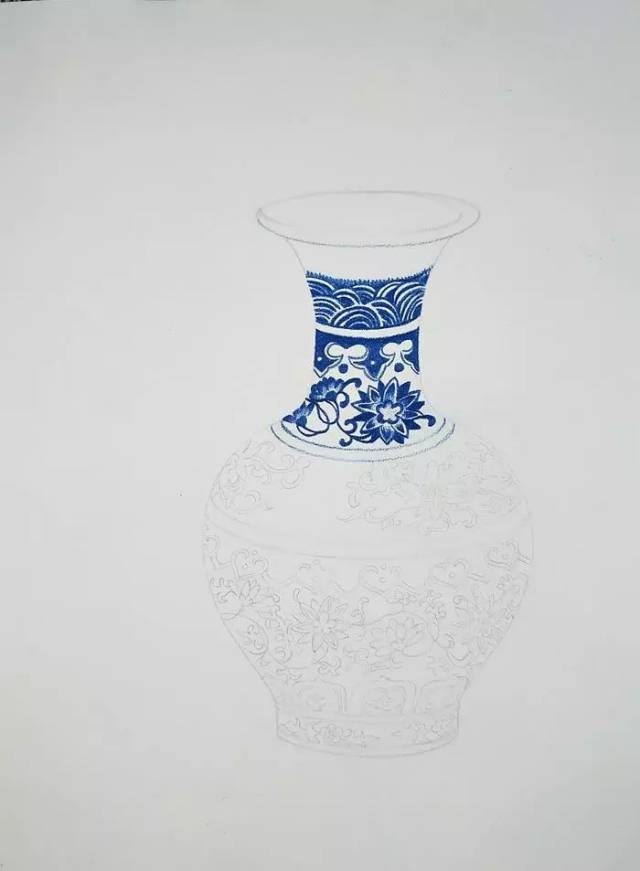 构图8 二,上 色 1,用55号蓝色画瓶子上的花纹,表现出青花瓷的固有色.