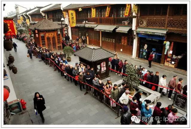 从买菜到领红包,细说排队40余年