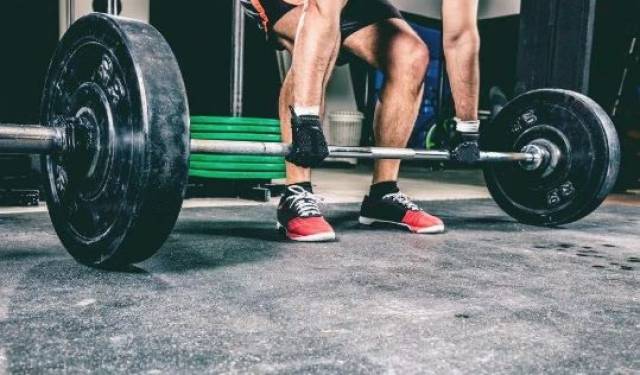 硬拉,究竟应该放在练腿日,还是练背日?