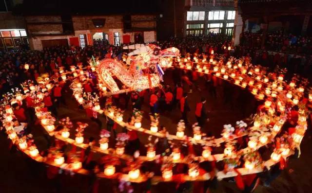 在正月十三有一项重要的民俗活动,被称为"灯头生日".