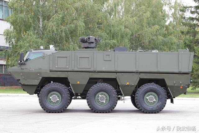 俄国产新款"台风"装甲车