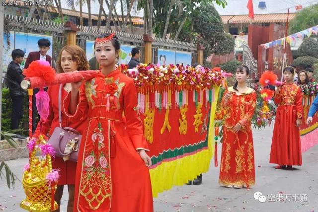 潮汕古装美女,揭阳某地九年一度恭迎"妈祖"出巡,转了平安大赚!