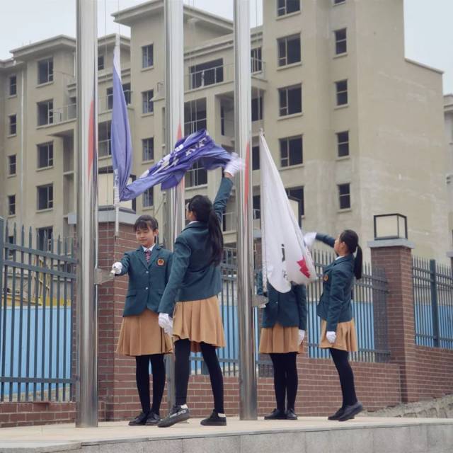 双龙外国语学校2017——2018学年度第二学期开学典礼圆满举行