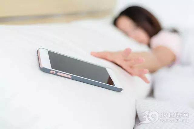 手机忌放枕头边