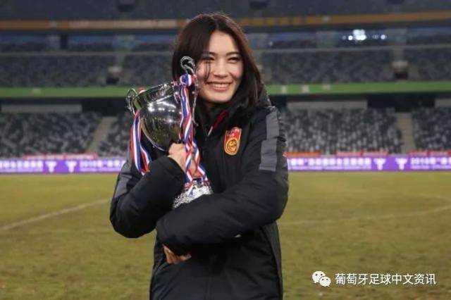 心酸!中国最美门将退出女足 有人月薪仅1500元交话费都困难