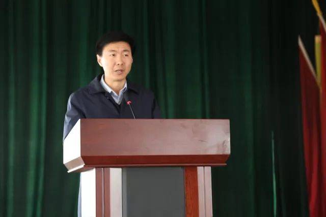 宝山镇镇长胡文国作镇政府2017年工作报告