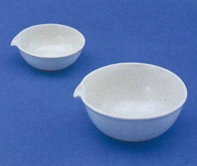 蒸发皿 (可直接加热) 用作蒸发液体,浓缩溶液,干燥固体.