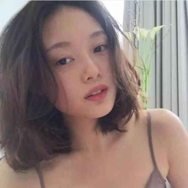 山寨晚晚长得像青蛙?解密网红晚晚自带高级感的原因
