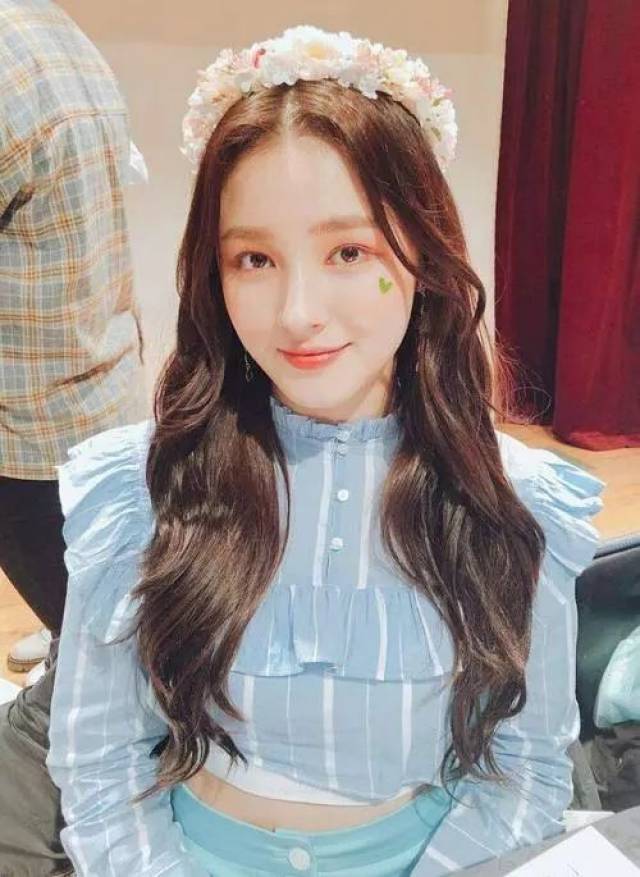 颜值高跳舞好,这位00年的韩国混血爱豆也太仙女了吧!_手机搜狐网