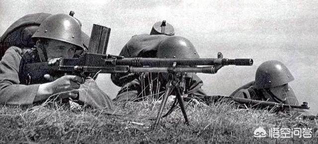 抗战时中日两军的主力轻机枪,捷克式pk歪把子,哪款更有杀伤力?