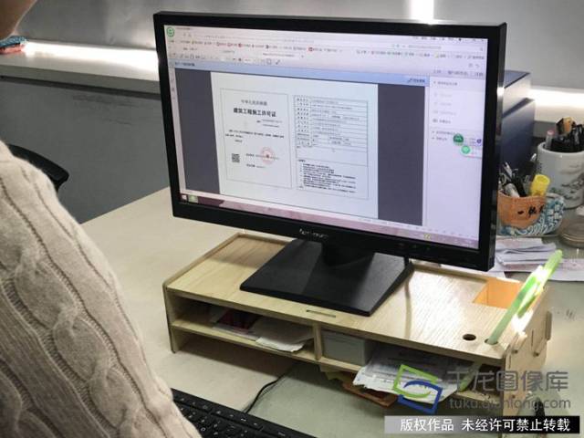 北京建筑工程施工许可证电子地产新闻证照“上岗” 让数据代替企业“跑腿”