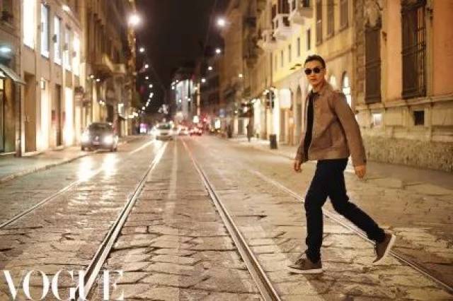 影视明星频频时装周打卡，资源进阶之路必通关时尚？