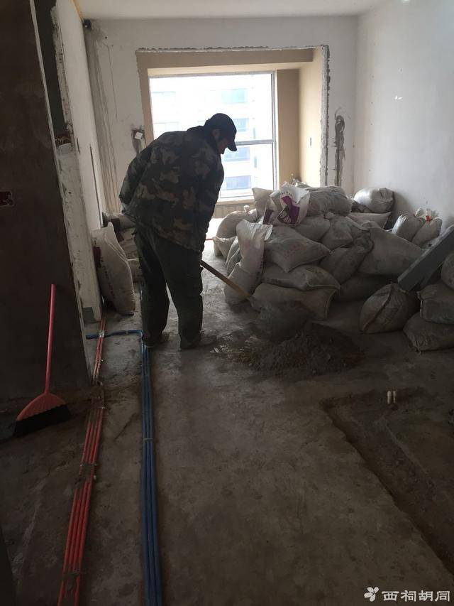 龚师傅,活水泥中.