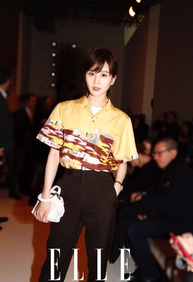 影视明星频频时装周打卡，资源进阶之路必通关时尚？