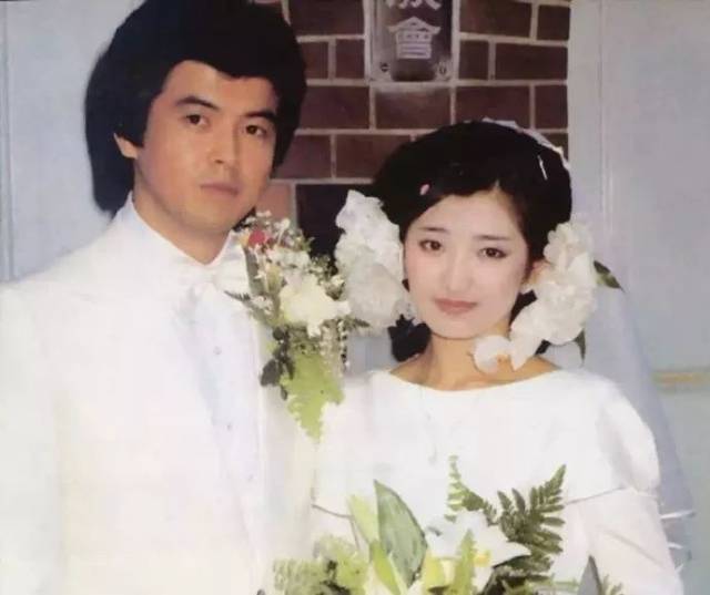 " 三浦友和向山口百惠的母亲请求把女儿嫁给他,语气真挚又霸道.