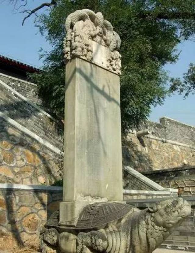 八子负屃与六子霸下是一母同胞,但是霸下更像母亲乌龟 而负屃更像