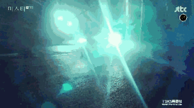 然后就是各种带感剧情▽ 车震 是的,我们的女主就是韩国的著名女主播