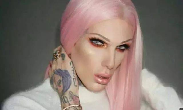 后来创立了自己的同名彩妆品牌 jeffree star cosmetics 明星产品是