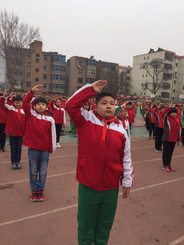 【直通校园】榆次区寿安里小学举行"走好每一步,天天在成长"开学典礼