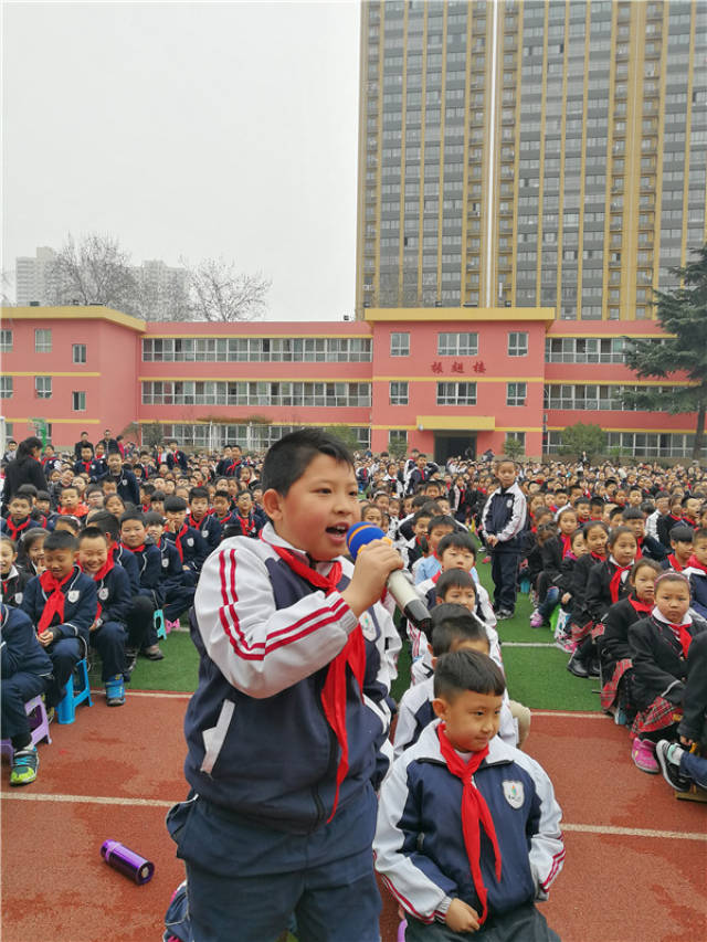 西安市灞桥区东城第一小学"开学法制第一课"暨2018春季开学典礼成功