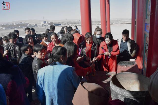 直击甘肃古浪县大靖青山寺万人庙会现场,场面震撼!