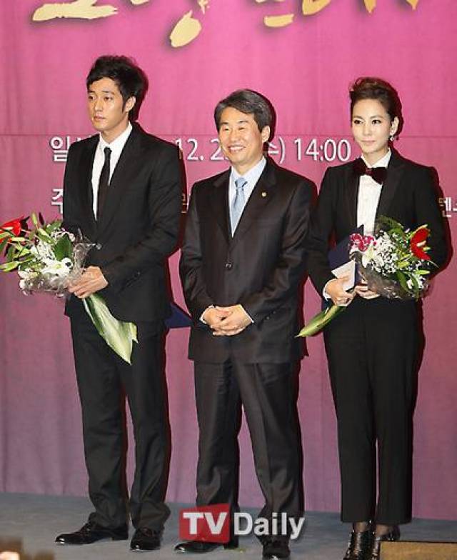 金南珠在2005年,2008年先后剩下一个女儿和一个儿子,升级为辣妈.