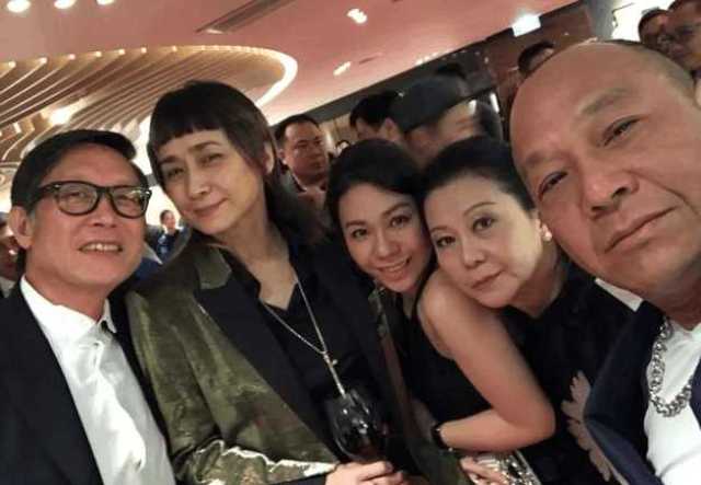 范冰冰与刘德华,吴镇宇,谢贤,王晶等香港大佬聚会, 光彩照人