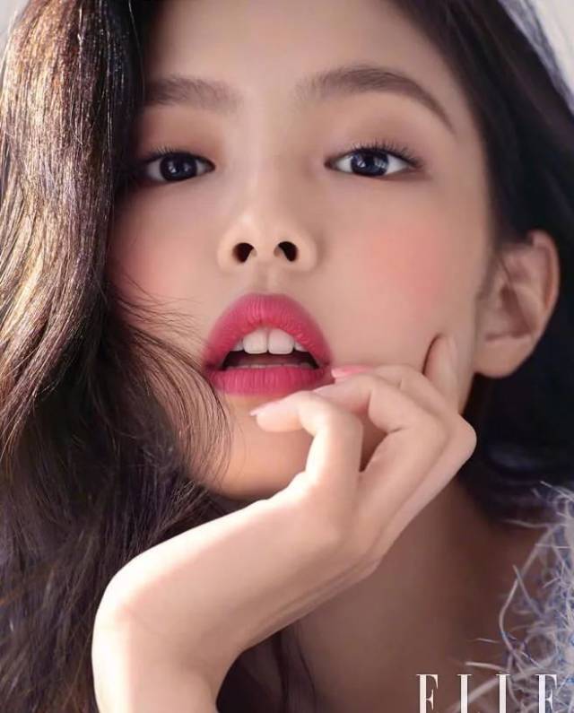 jennie金智妮拍摄elle  chanel美妆合作画报