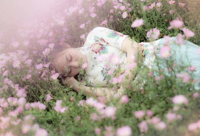 诗情雨墨网络文化传媒祝全国女性节日快乐,同题诗欣赏《女人如花》