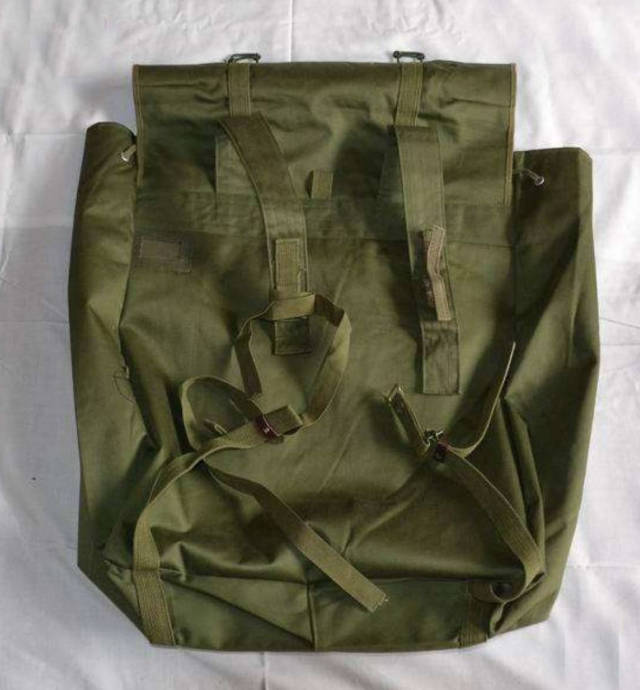军营百科:不打背包之后,解放军的背囊里都装了什么?
