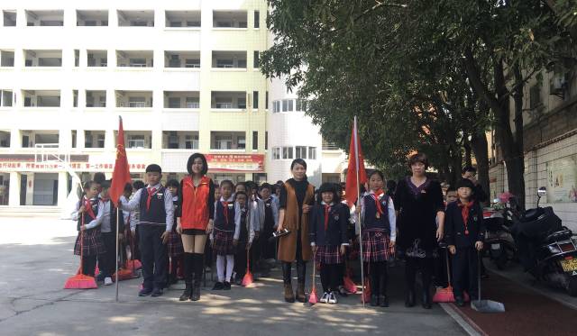 "雷锋日—白兰花教师志愿者联盟培基小学明善国学服务队在行动