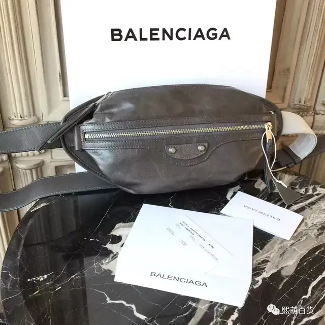 balenciaga巴黎世家2018 机车型胸包腰包!为什么那么多人会追捧呢?