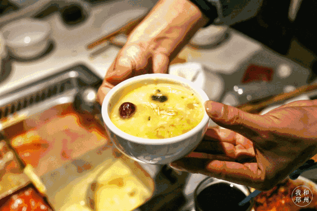 【抖音超火】我想带你去浪漫的海底捞,和抖友一起吃鸡蛋油豆腐泡