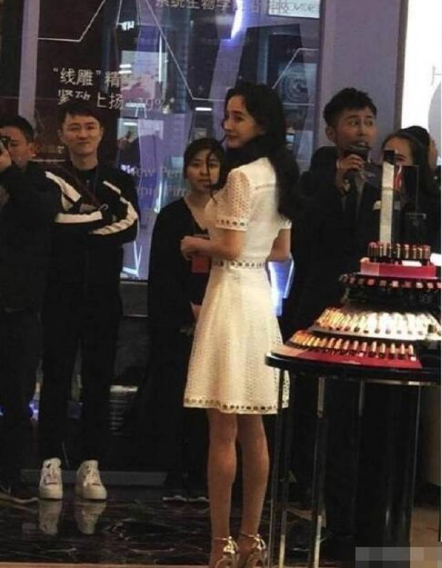 其实以前在节目里看到杨幂有测量自己的身高体重的,数据显示杨幂身高