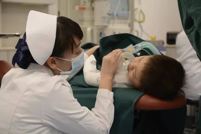助力儿童成长"-北大国际医院首例全麻下儿童口腔治疗顺利完成