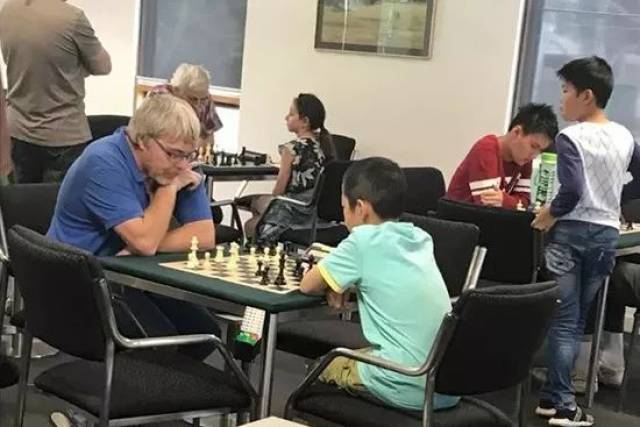 在The Box Hill Chess Club下国际象棋的一日