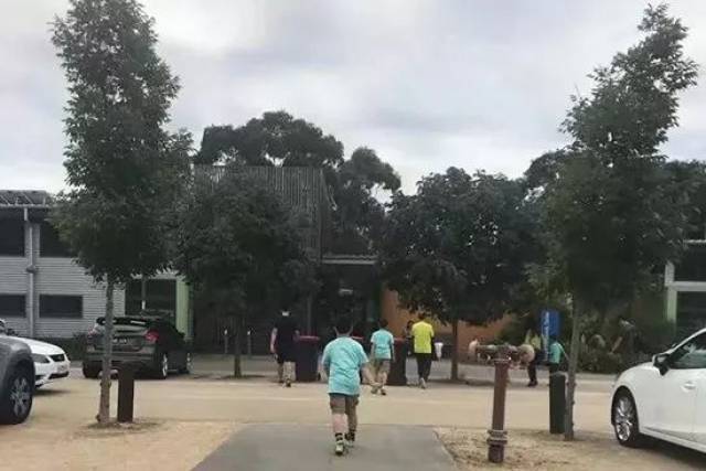 在The Box Hill Chess Club下国际象棋的一日