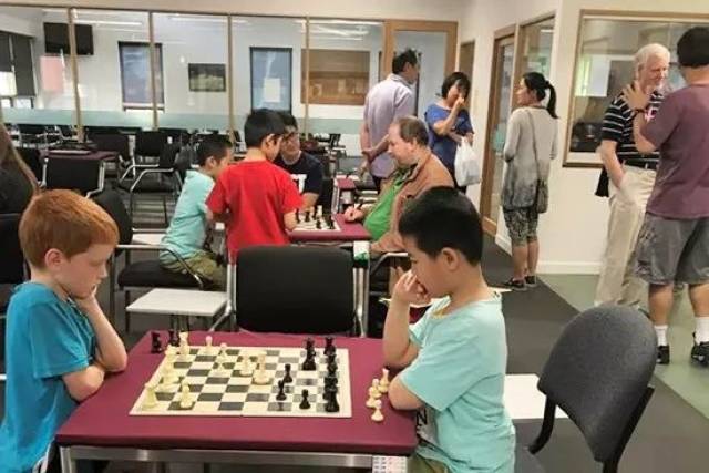 在The Box Hill Chess Club下国际象棋的一日
