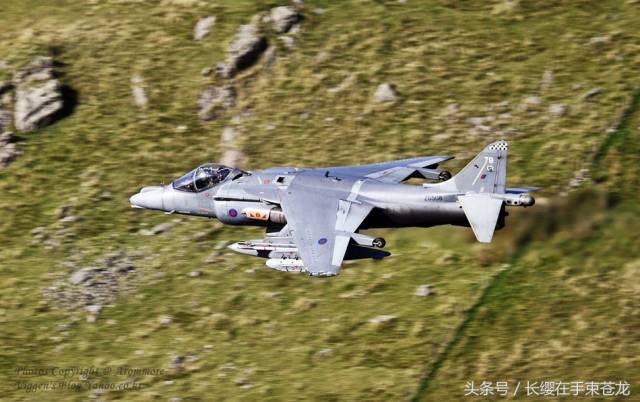 很多人通过施瓦辛格认识了这架具备短距起飞能