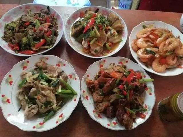 婆婆在家做了一桌菜,儿媳看了一眼就想吐