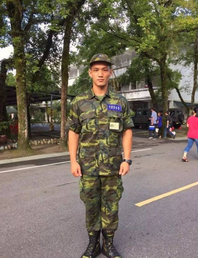 体育生当兵后,因胸肌太大撑爆了制服!