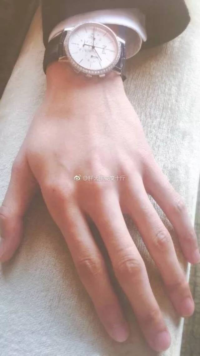关于手的那些事,例如男生手好看会加分,或是怎样的手会让你对男生加分