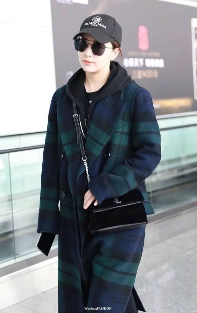 明星 | 大幂幂穿潮装手指舞教学 刘雯的春装照着