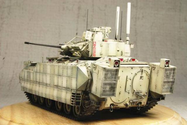 美国——"布雷德利"步兵战车m2a3全内构模型制作