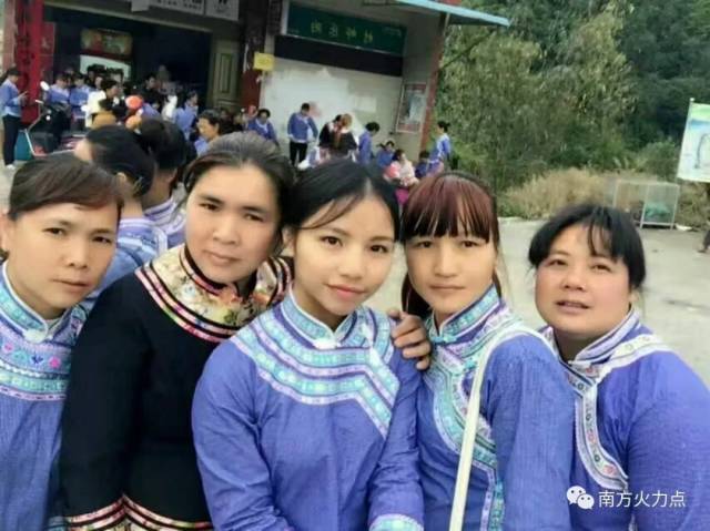 鸣炮唱山歌 舞狮舞龙 广西乐业皈里欢度三八妇女节